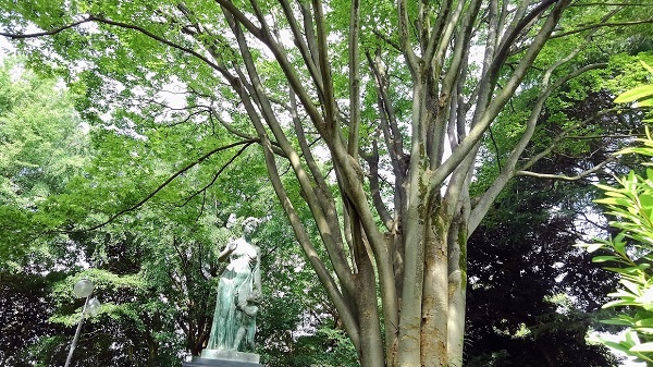 北区中央公園『母と子の慈悲を表した像』